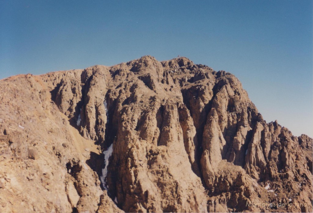 Arriba ya vemos la cima del Toubkal