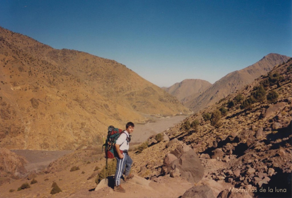 Joaquín con el valle de Imlil delante