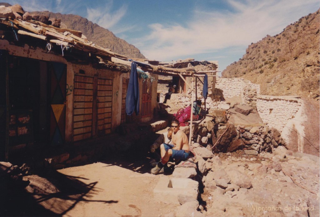 Preparando te moruno en Sidi Chamharouch