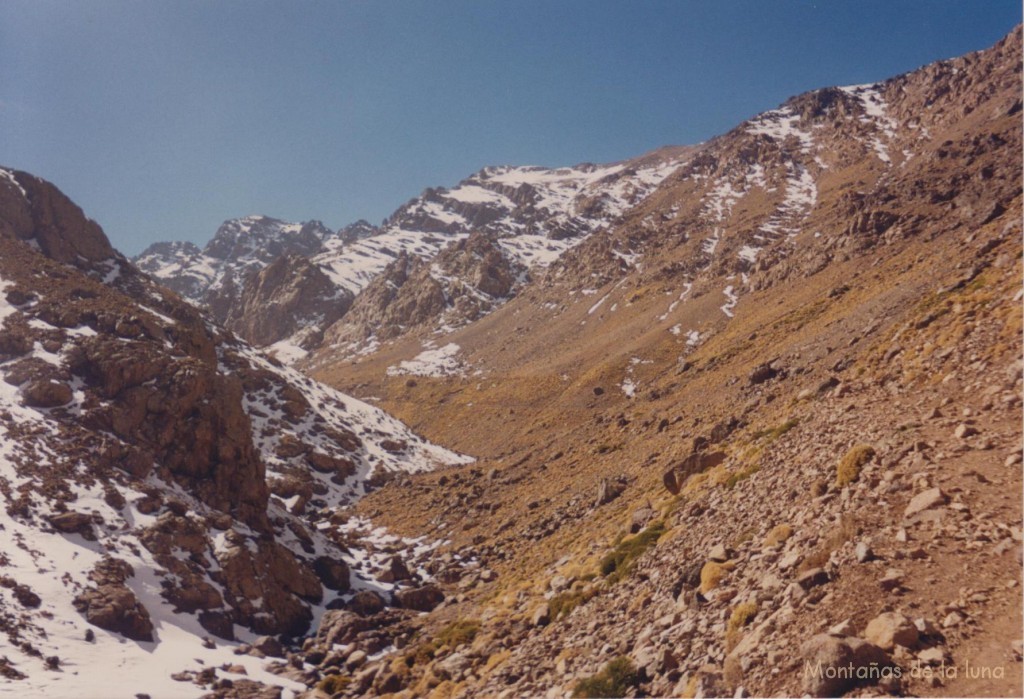 Subiendo al Refugio del Toubkal