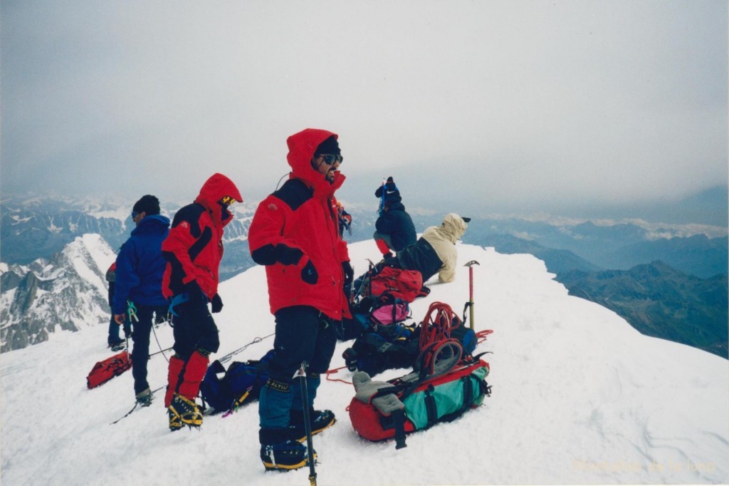 Delante Jesús y Quique en la cima del Mont Blanc, 4.810 mts.