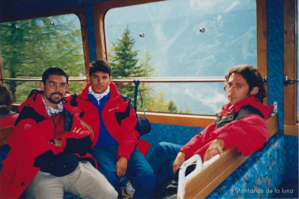 Jesús, Quique y Fernando en el tren cremallera a Montenvers