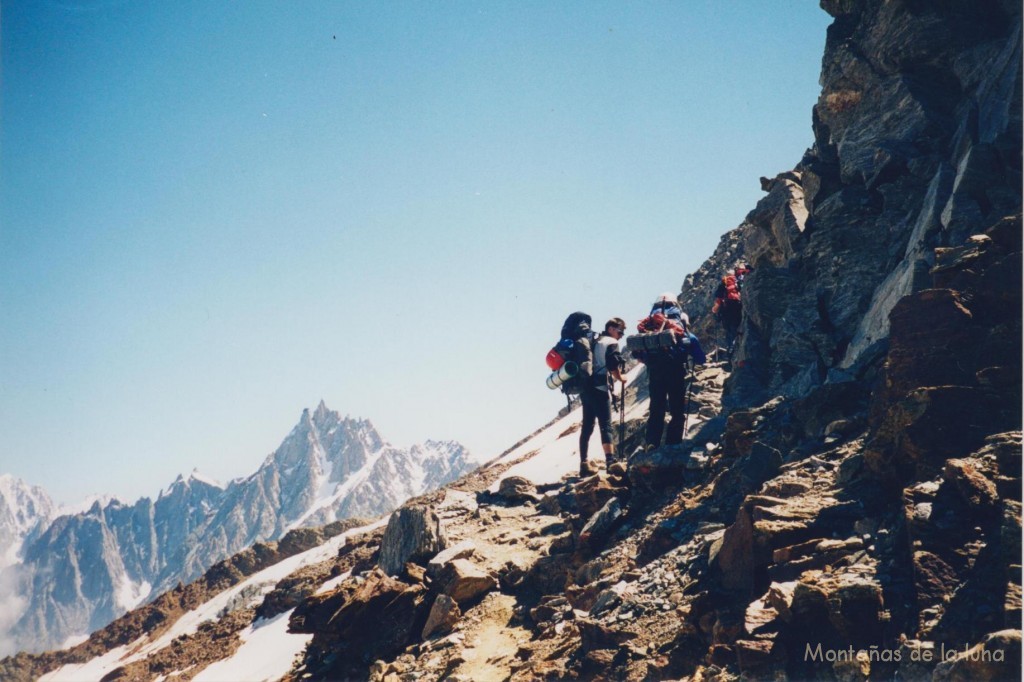 Subiendo a la Aiguille du Goûter, al fondo la Aiguille du Midi