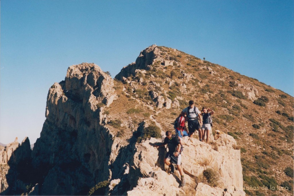 Cresta camino de la cumbre sur del Cabeçó d’Or, detrás la cima principal