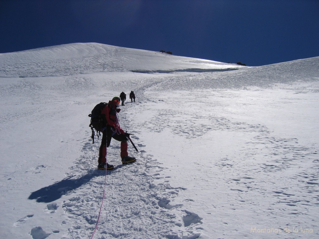 Reemprendemos la subida al collado de Sattel