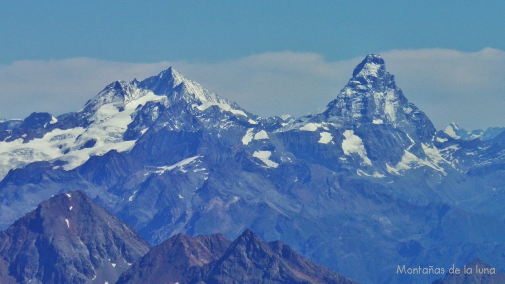 El Cervino a la derecha, a la izquerda posiblemente el Weisshorn