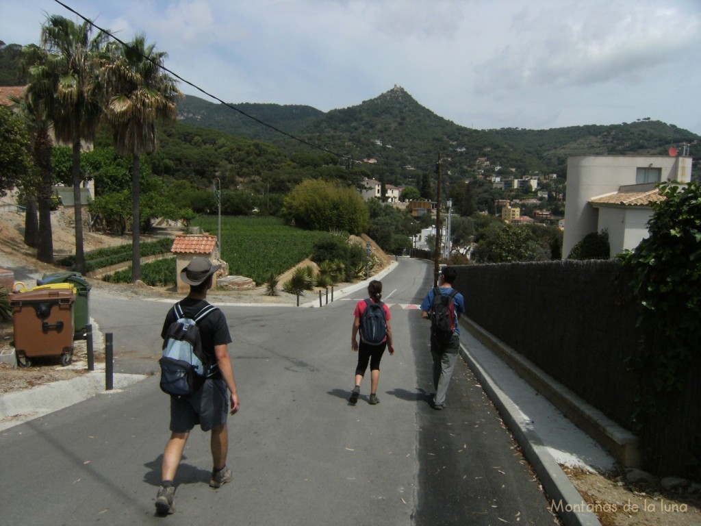 Cabrera de Mar y al fondo el Castell de Burriac