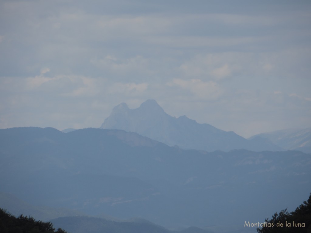 Al fondo el Pedraforca