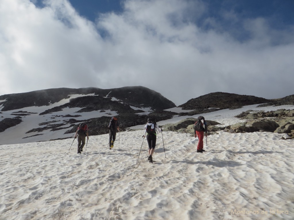 Subiedo al Coll de La Cometa, arriba el Montcalm