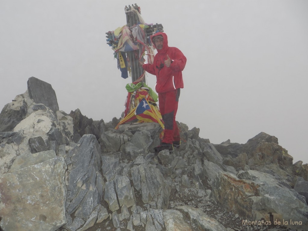 Joaquín en la cima de La Pica d'Estats, 3.143 mts.