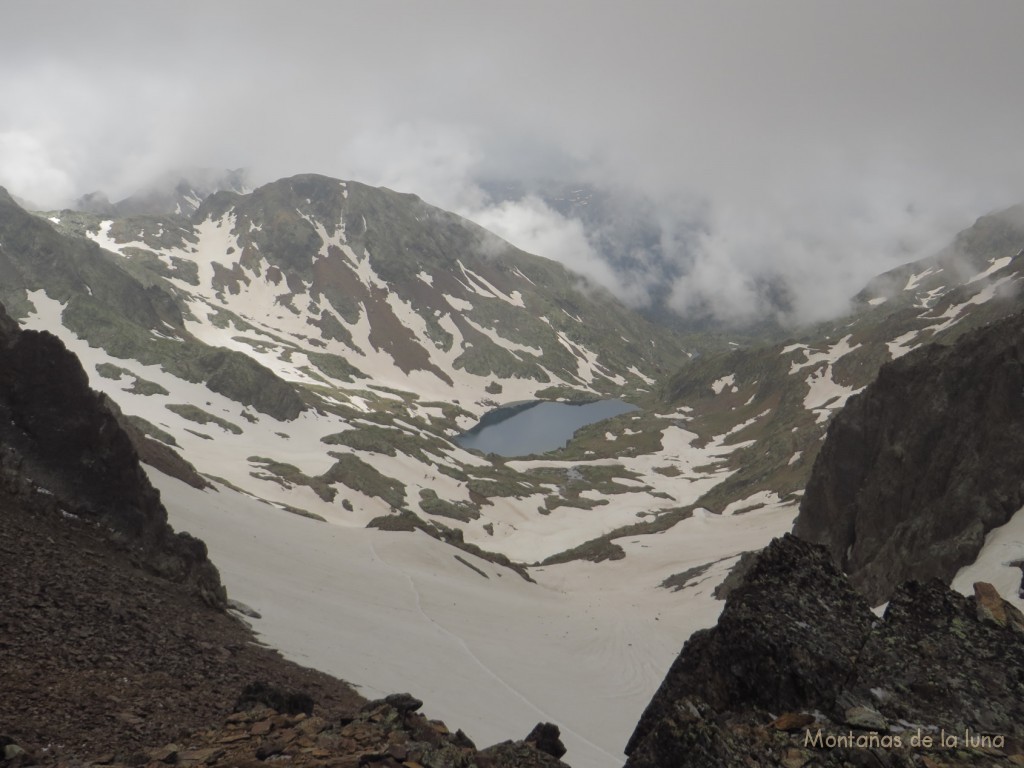 Vistas hacía el Estany d'Estats desde arriba del Port de Sotllo