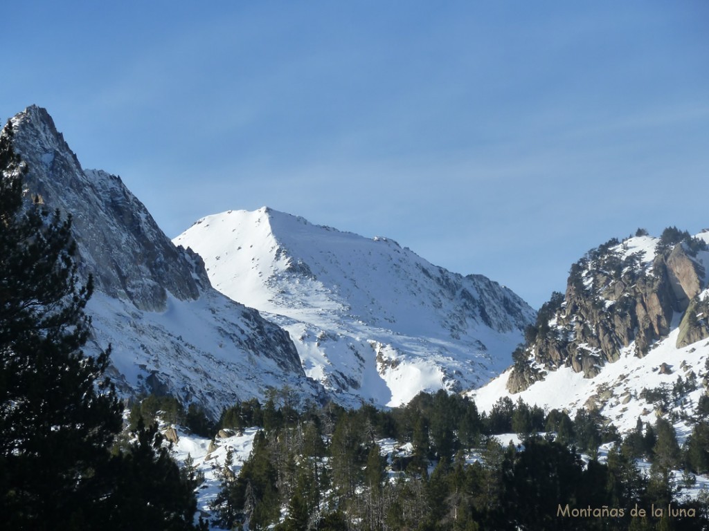 Pico de Ratera al fondo