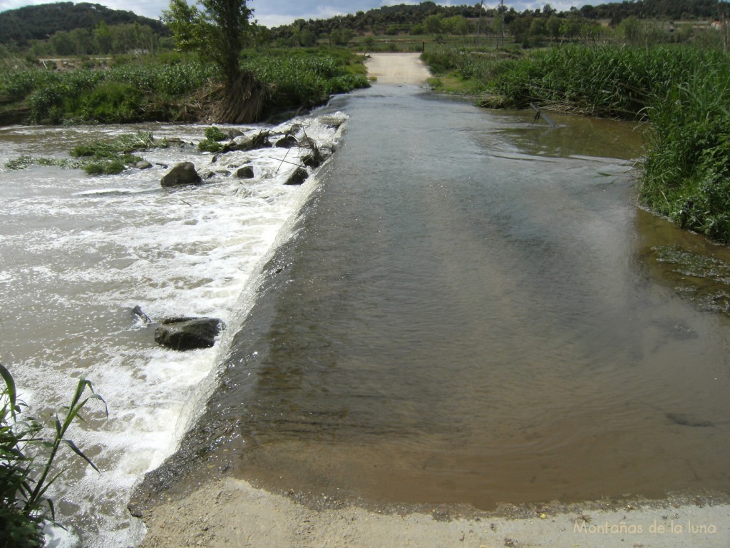 Cruzando el Río Mogent