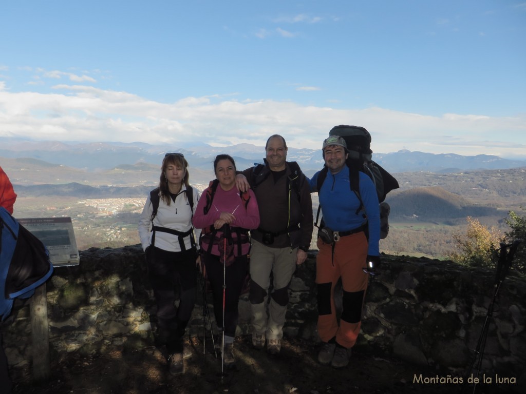 Anna, Pili, Xavi y Joaquín en el Mirador de Xenacs