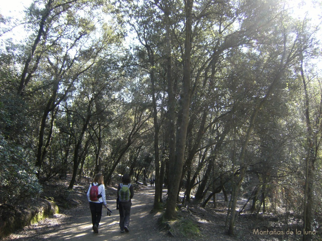 Anna y Raquel camino de Can Codina