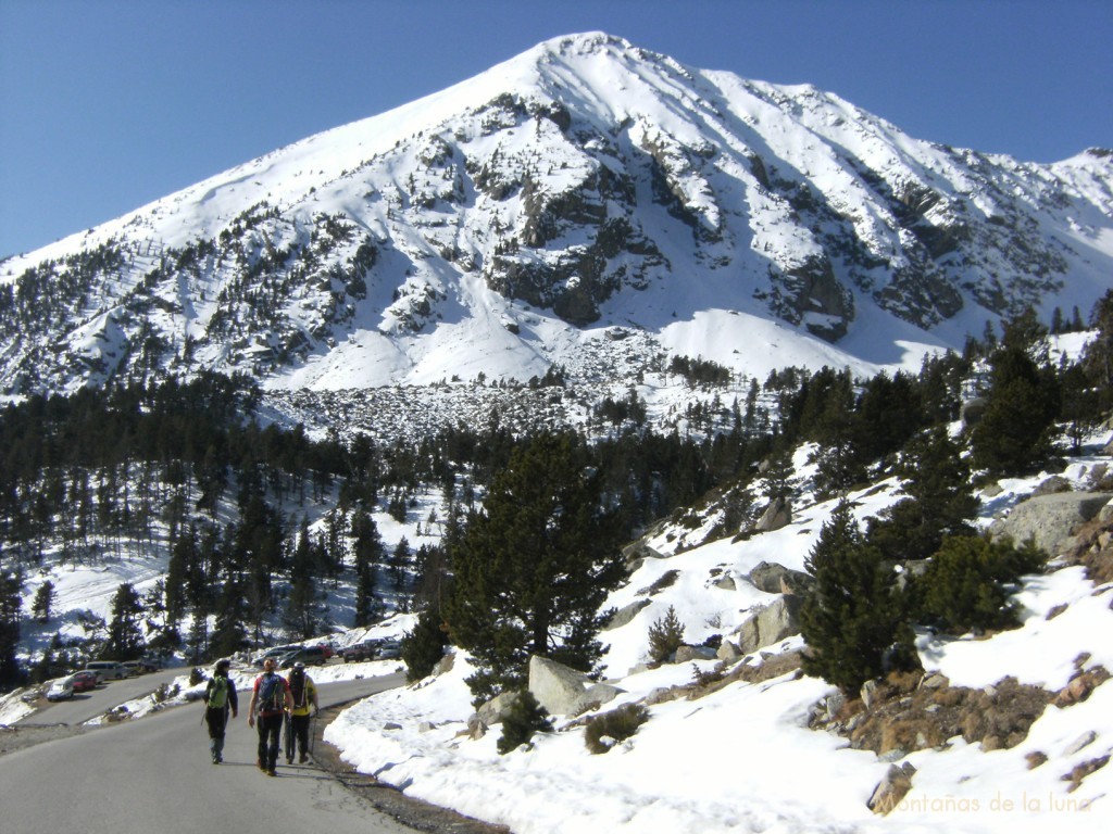 En la carretera a Vallter 2000, delante el Gra de Fajol Petit