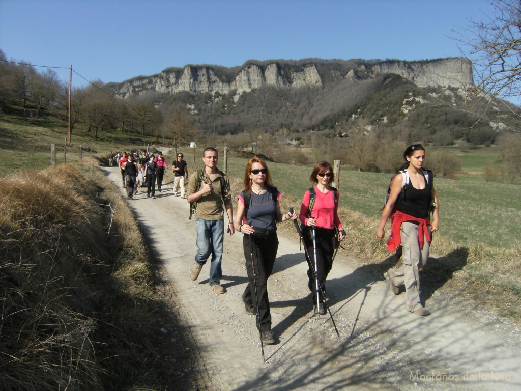 Atrás va quedando la Sierra de Cabrera