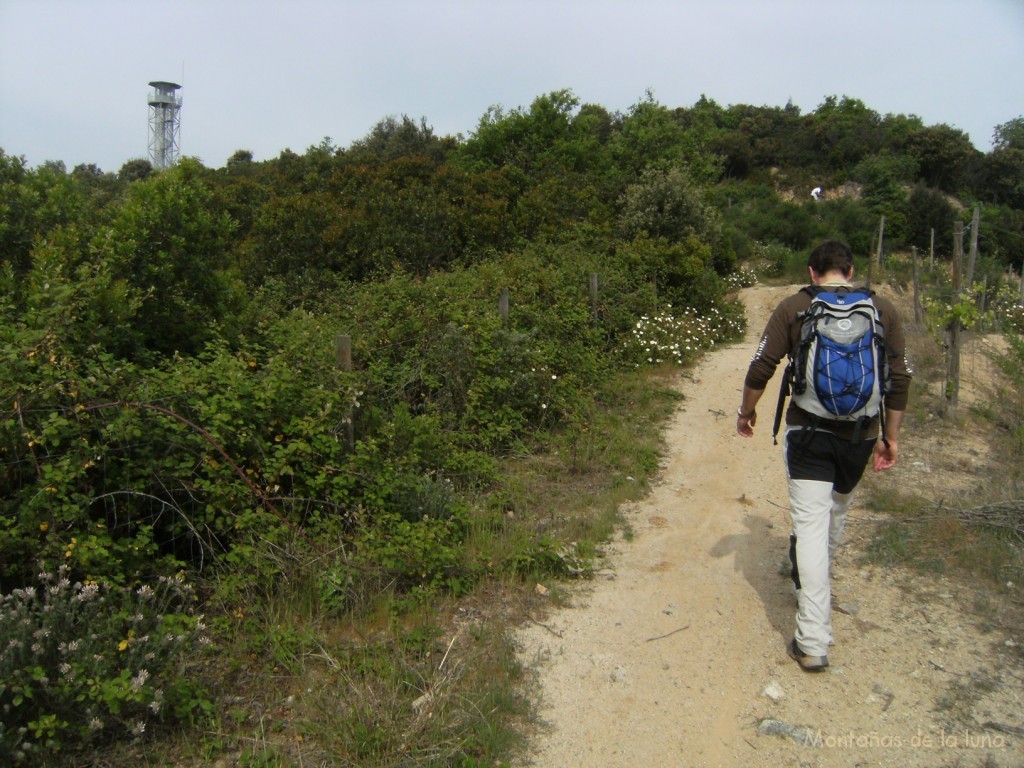 David llegando a la cima del Turó d'en Galcerán