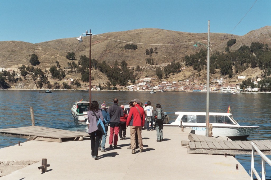 Estrecho de Tiquina. Saliendo de San Pablo, al otro lado San Pedro