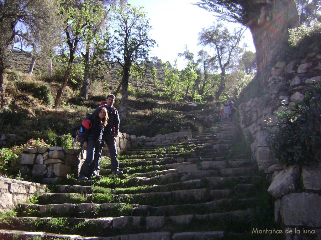 Quique e Infi en las Escalinatas Sagradas de la Isla del Sol