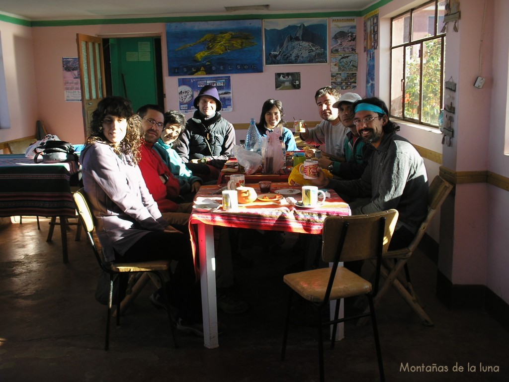 Hotel Inkaterra. De izquierda a derecha: Gemma, Edu, Carmen, Javi, Zaida, Joaquín, Ballester y Jesús