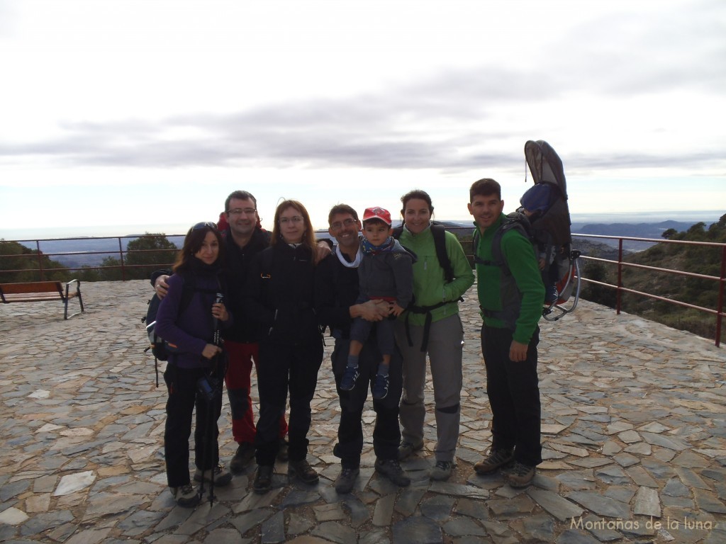 Infi, Joaquín, Anna, Jesús y su peque, Eva, Quique y su peque en el Balcón de Alicante