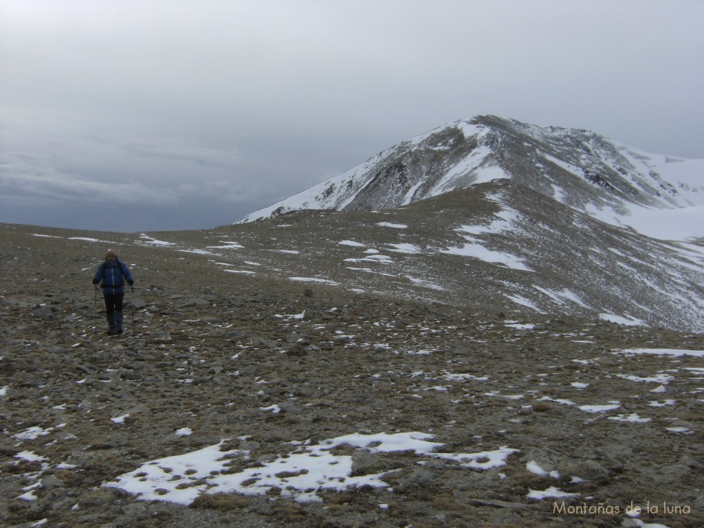 Coll de La Geganta, 2.611 mts., atrás queda el Bastiments