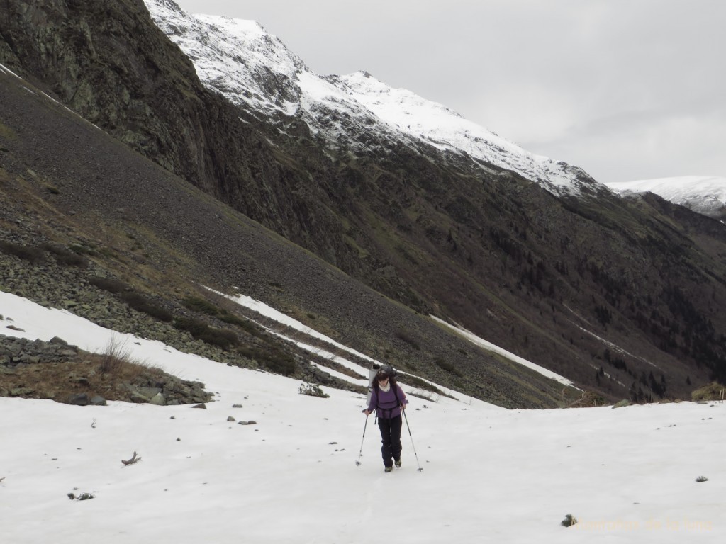 Olga subiendo por el Valle del Nère