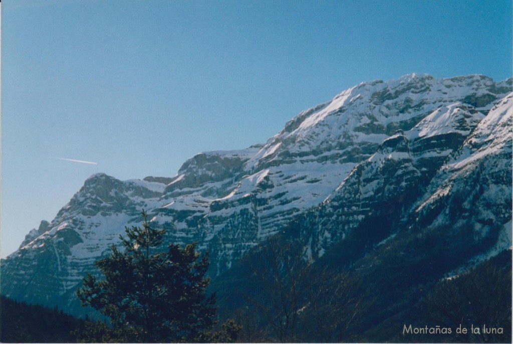 La Sierra de las Tucas desde el Refugio de Pineta