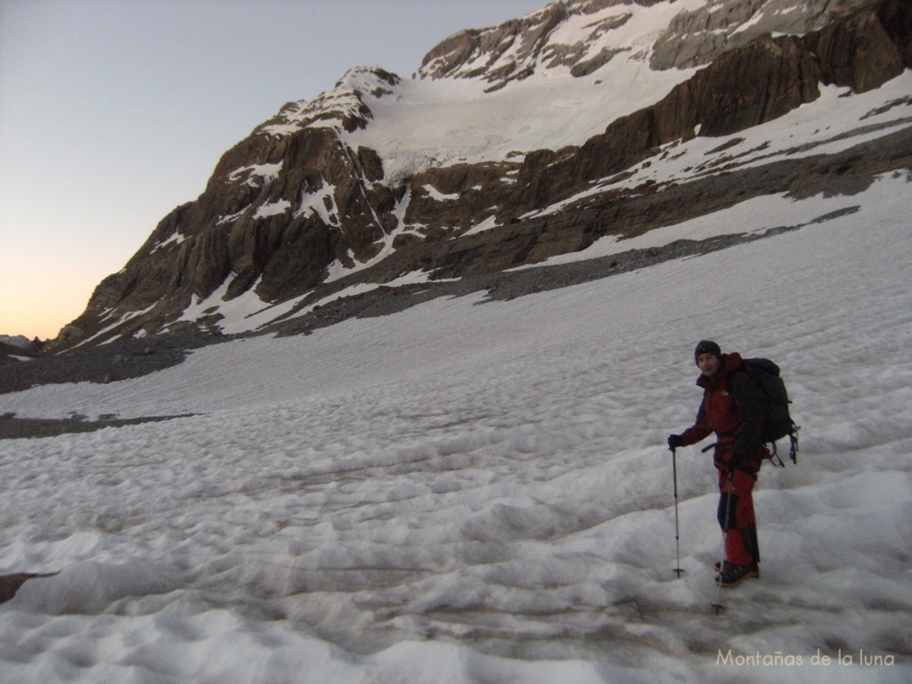 Joaquín aproximándose al Monte Perdido