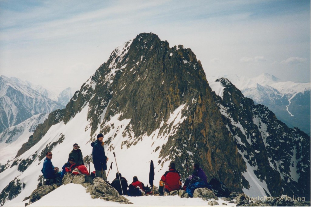 Collado Ubago, 2.703 mts. Delante el Perdigueret