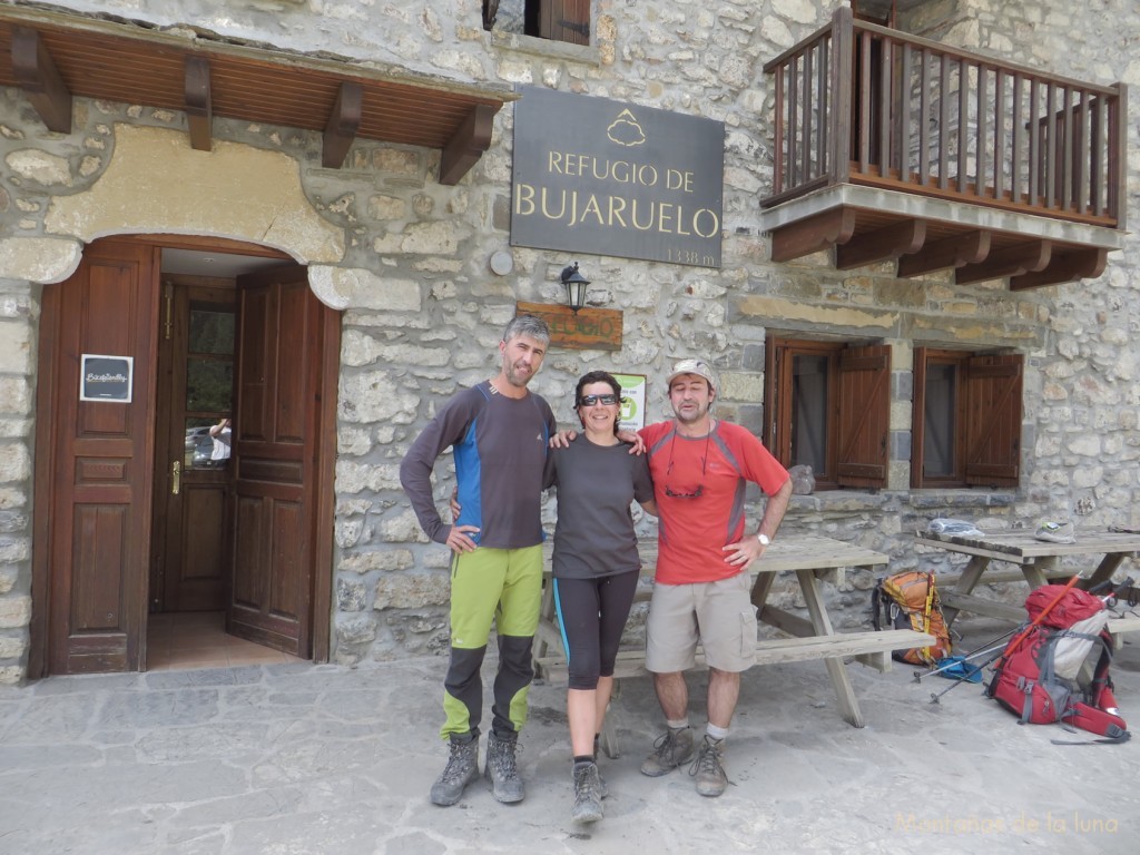 Mario, Txell y Joaquín en el Refugio de Bujaruelo. Fin de etapa y travesía