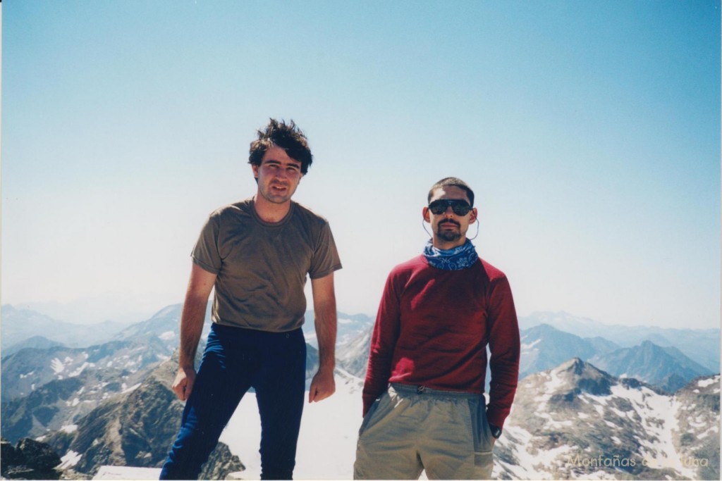 Joaquín y Jesús en la cima del Perdiguero, 3.222 mts.