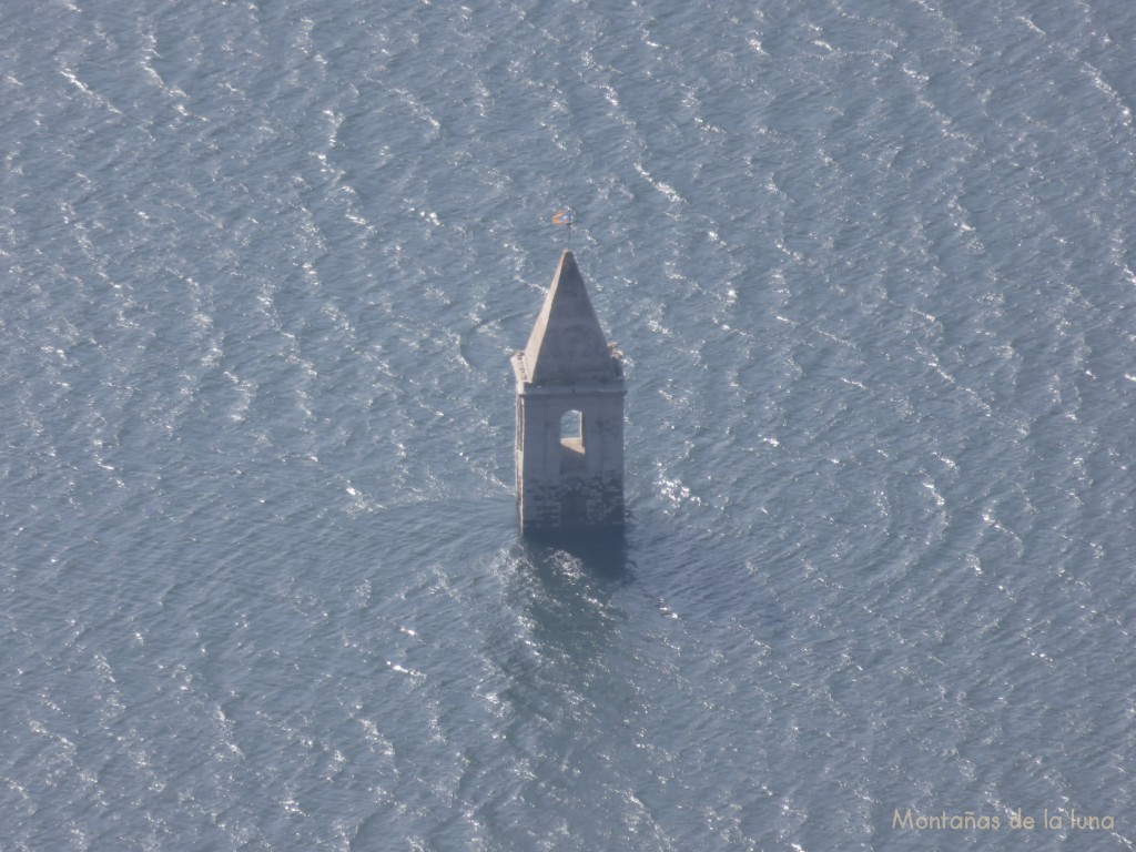 Torre del campanario de Sant Romà en el Pantà de Sau