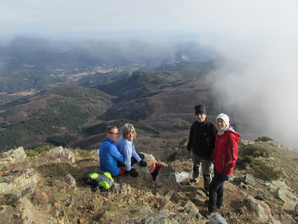 Cima de Les Agudes con Arbùcies abajo