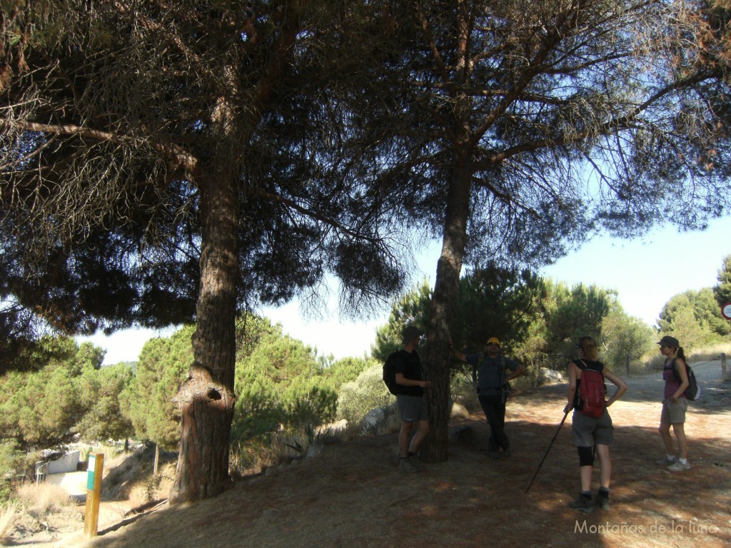 Saliendo del cementerio de Teià