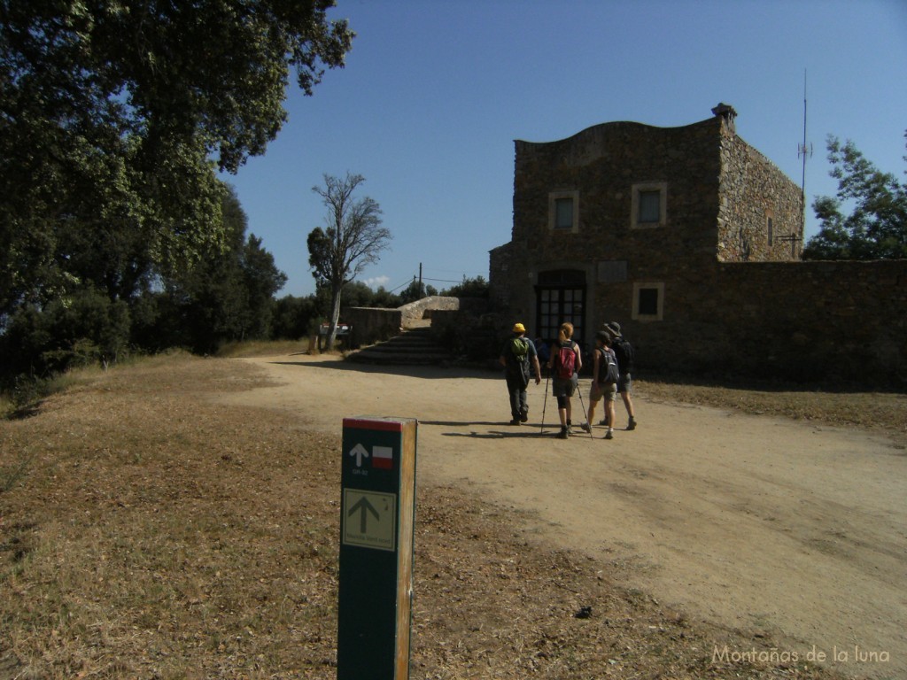 Llegando a la Ermita y Hospicio de Sant Mateu