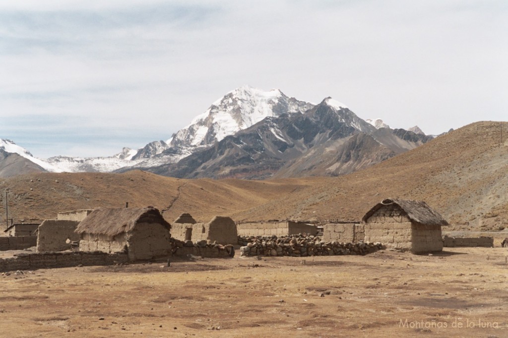 Tuni y detrás el Huayna Potosí