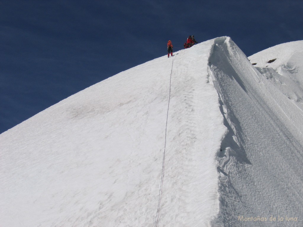 Bajando en rapel del Pequeño Alpamayo