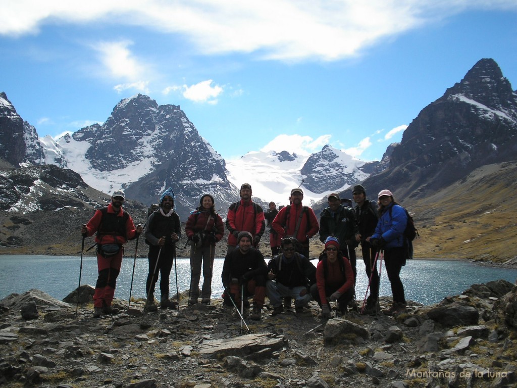 Delante: Trino, Jesús, Sara, Joaquín (abajo), David, Javi (detrás), Irineo (abajo), Edu, Carmen (abajo), Lucio, Ballester y Zaida