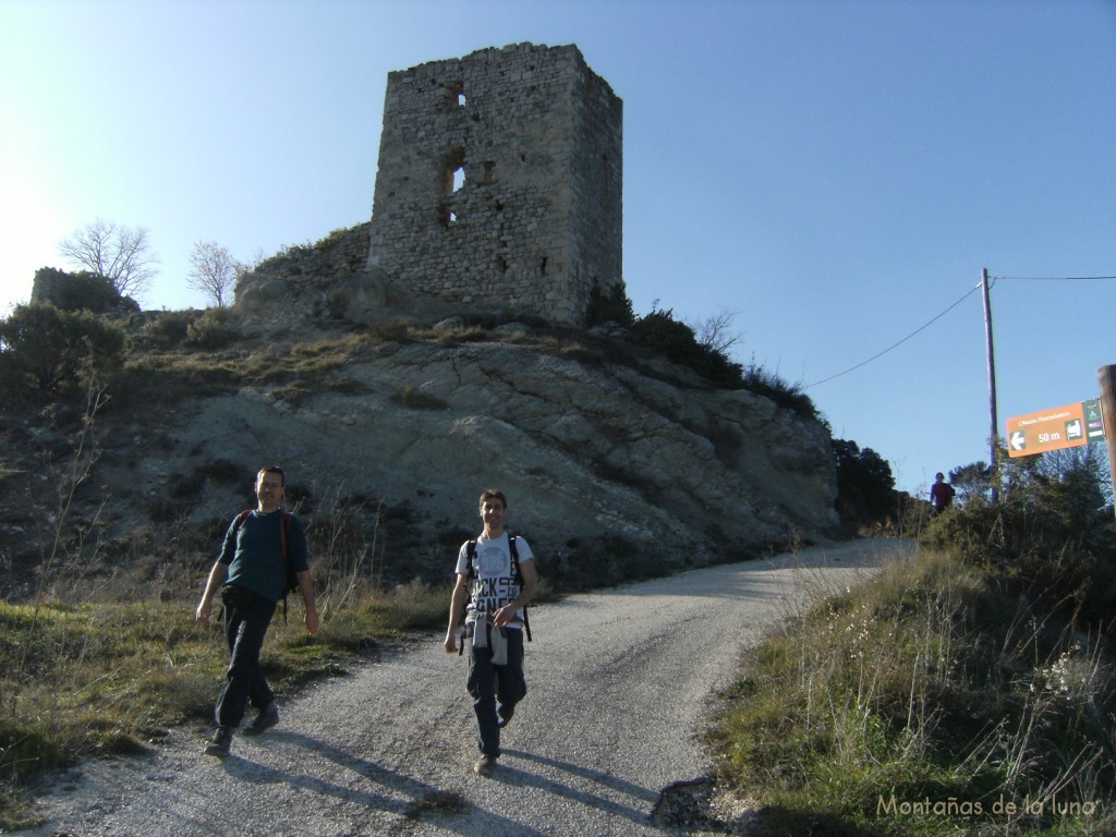 Juan Carlos y Fran bajando del Castillo de Miralles al coche