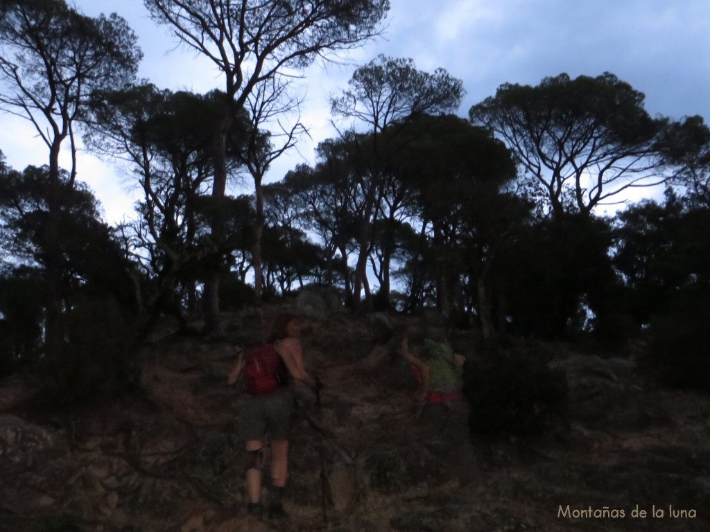 Subiendo al Dolmen de Pedra Gentil