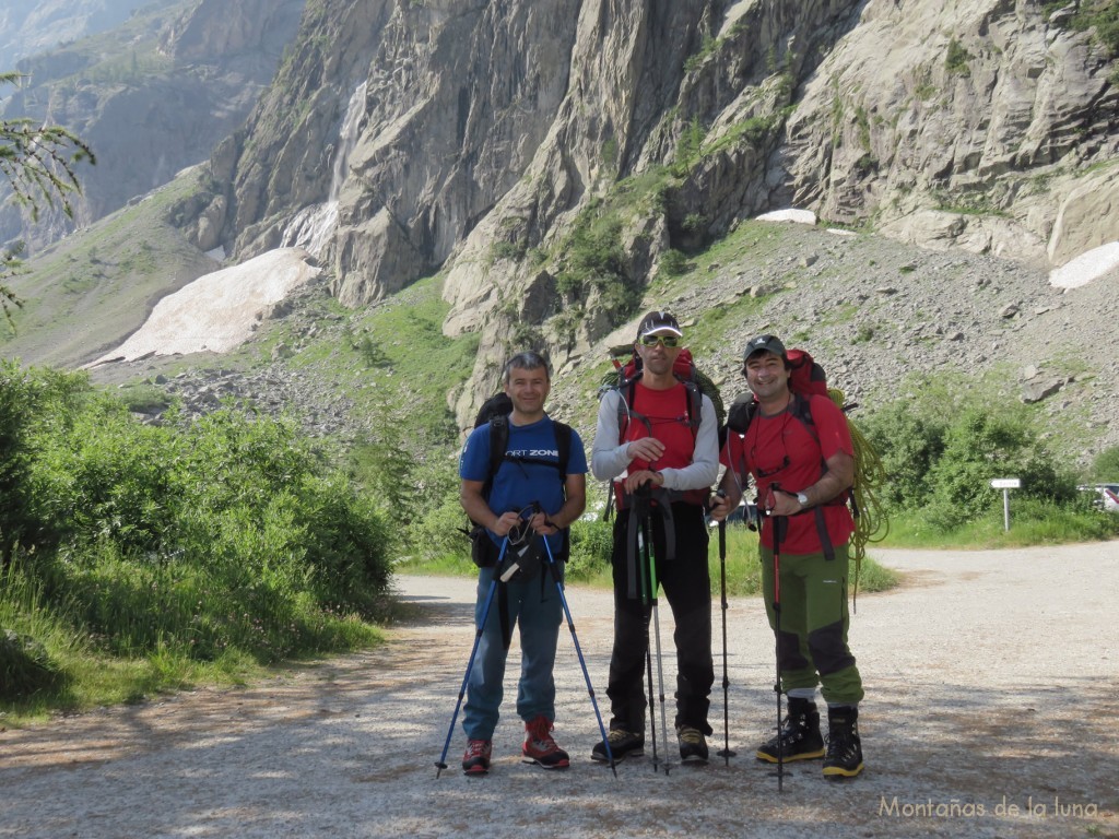 Luis, Mario y Joaquín preparados para subir al Refugio des Écrins