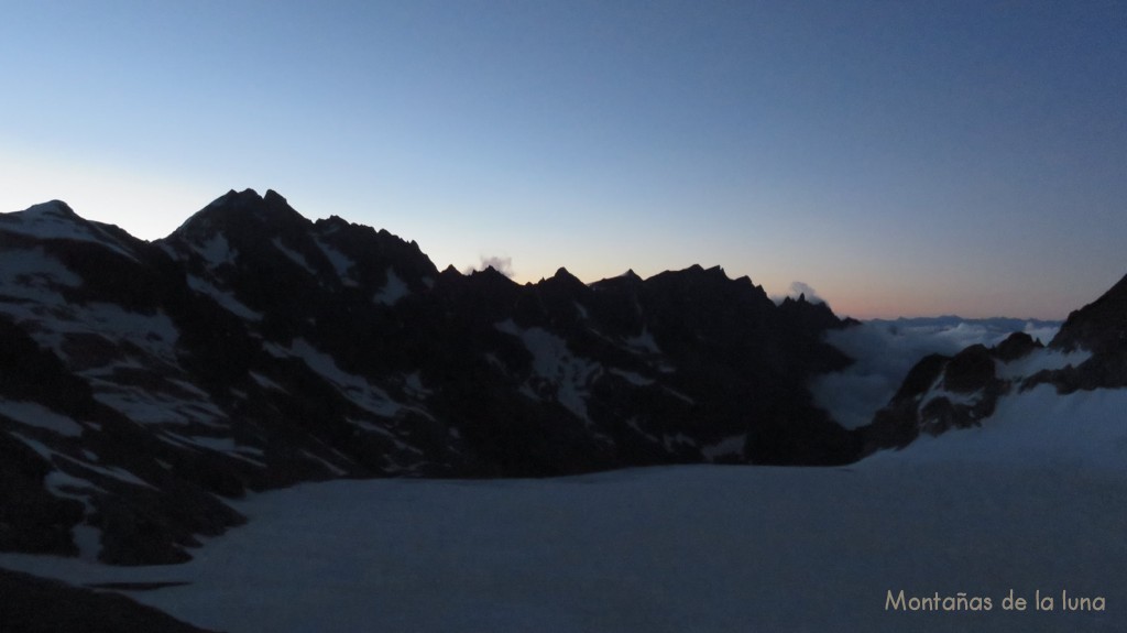 Amanece en el valle del Glaciar Blanc