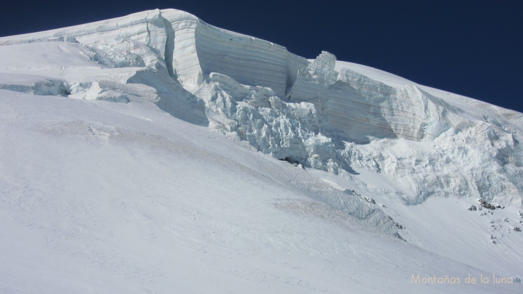 Seracs en la subida a la Dôme de Niege