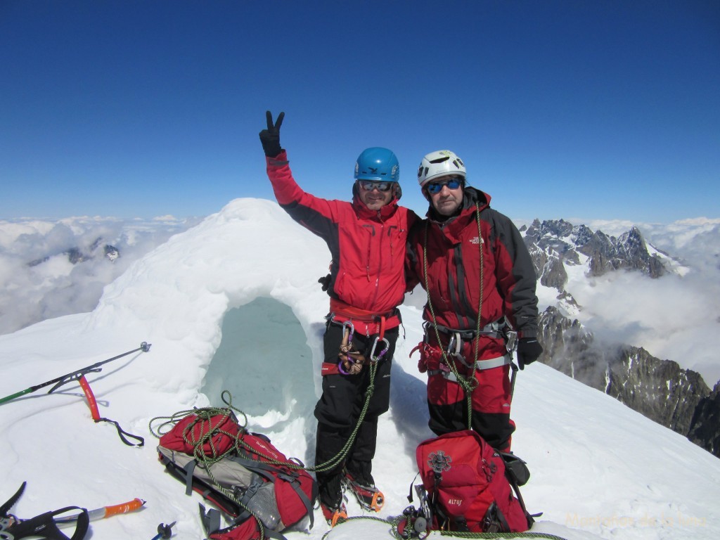 Luis y Joaquín en la cima del Dôme de Niege, 4.015 mts.