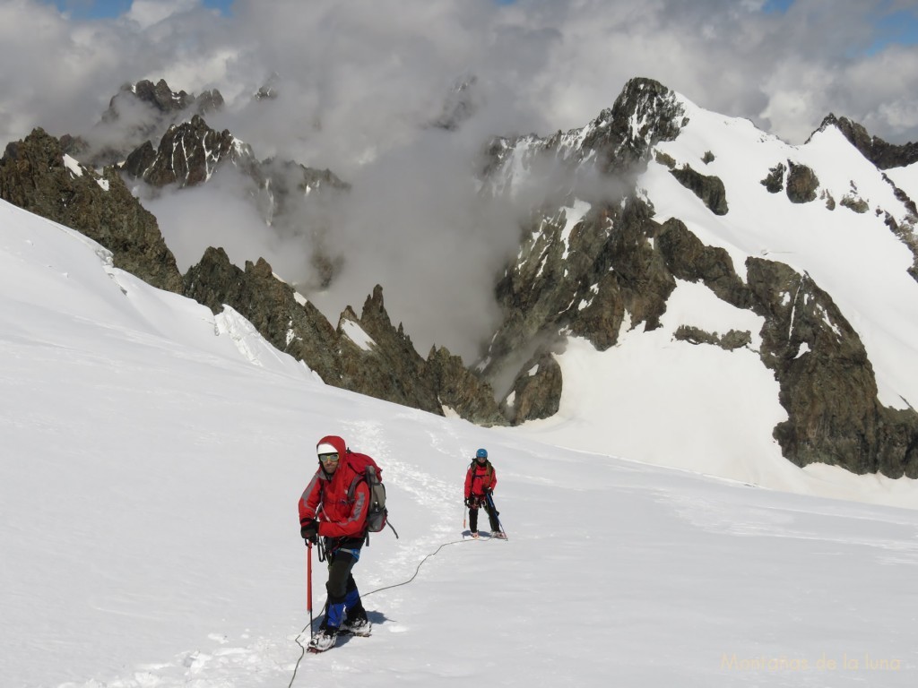 Mario y Luis bajando al Glaciar Blanc