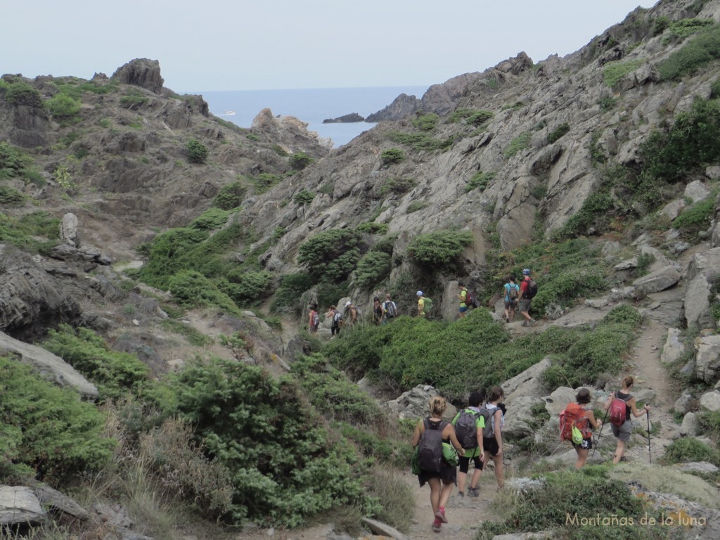 Bajando a Cala Culip