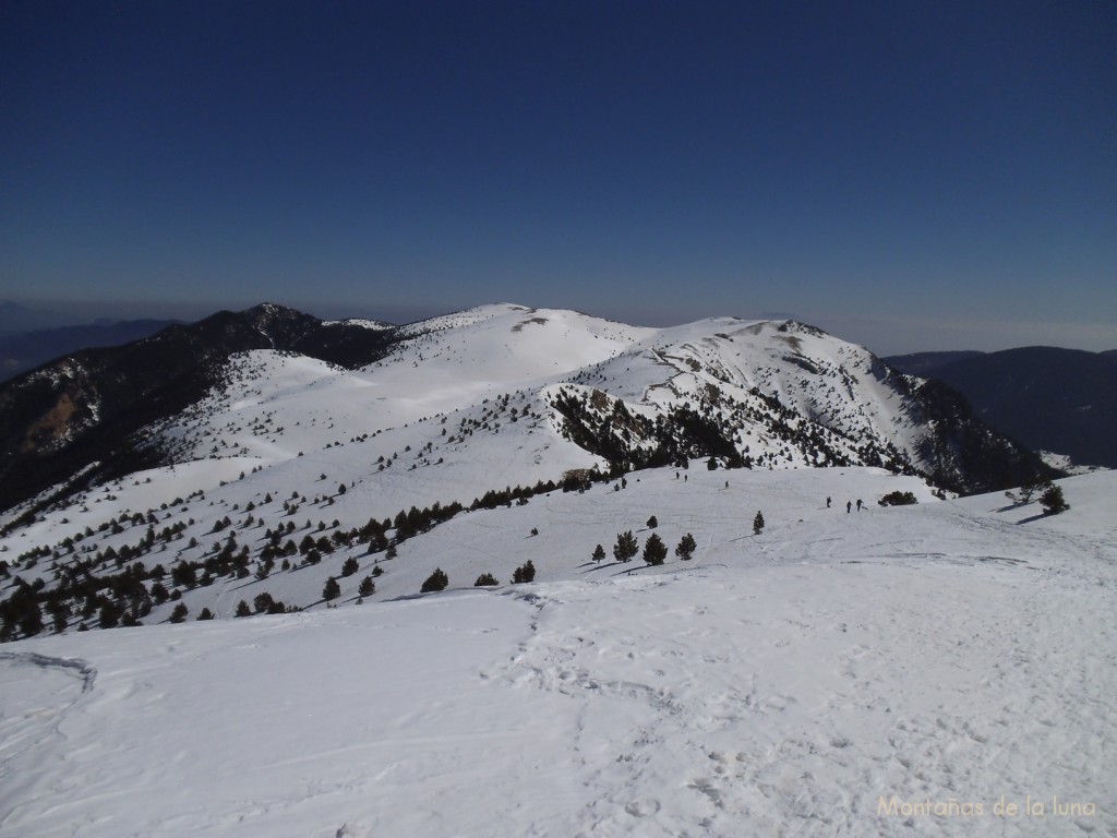 Resto de la Sierra d'Ensija hacia el este desde la cima de La Gallina Pelada