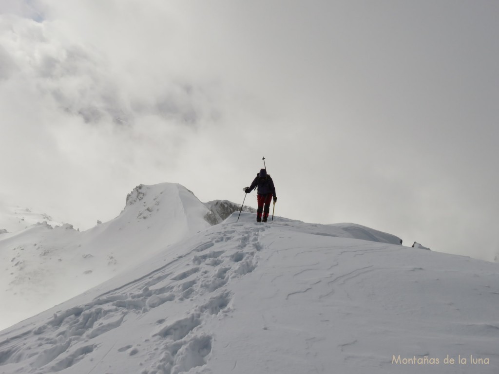 Llegando a la cima del Montardo